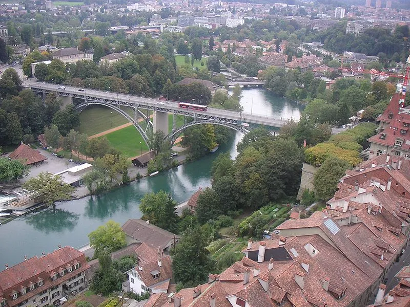 681124-800px-aare-river-in-bern.jpg