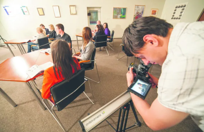 Na filmowej taśmie uwiecznia życie biznesowe Szczecina