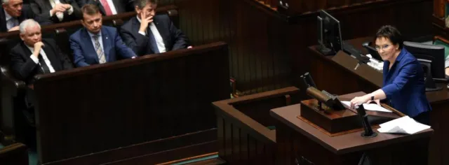 Kopacz zaapelowała do Kaczyńskiego o "zdjęcie z Polski klątwy nienawiści". Prezes PiS podał rękę Tuskowi