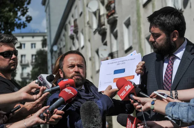 Władze Warszawy: MF ma "bałagan" w dokumentach dot. reprywatyzacji. Wprowadza w błąd