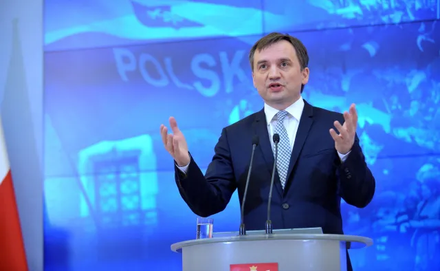 Ziobro: Straty związane z mafią reprywatyzacyjną to kilka miliardów zł