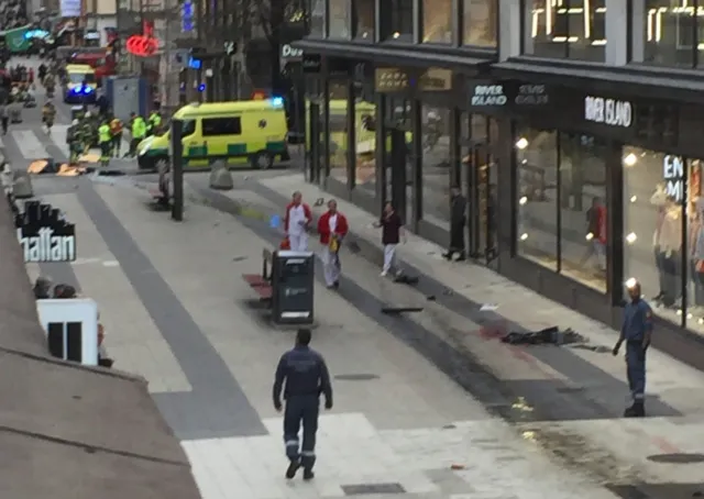 Szwecja: Policja podejrzewa akt terroru w Sztokholmie