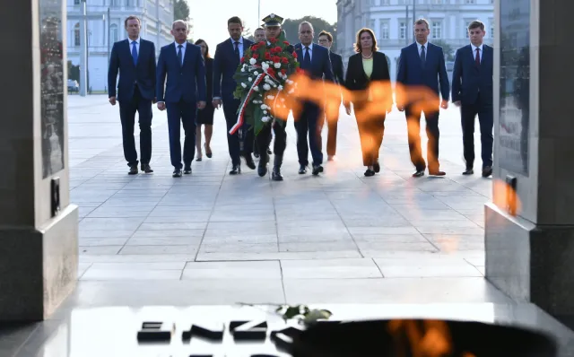 Politycy PO i Nowoczesnej oddali hołd ofiarom II wojny światowej w Warszawie