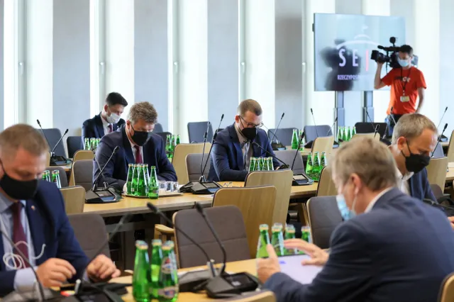 Sejmowa komisja negatywnie o wniosku KO ws. odwołania szefa MSWiA