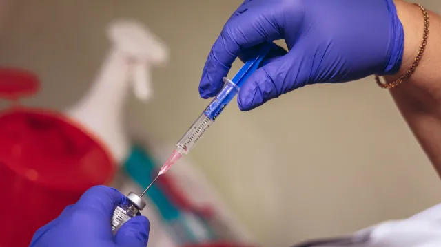 Większość Polaków nie chce ograniczeń dla niezaszczepionych [SONDAŻ]