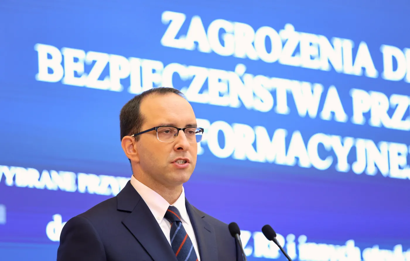 Żaryn: Jesteśmy obiektem ogromnej liczby ataków cybernetycznych. Nigdy nie powinniśmy czuć się bezpieczni [WYWIAD]