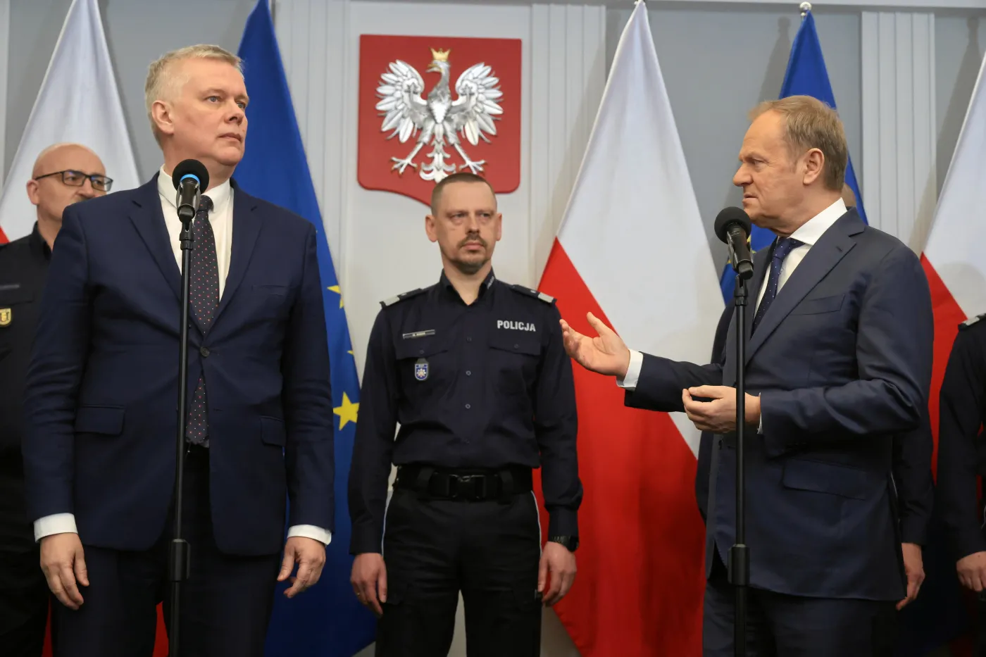 donald tusk tomasz siemoniak policja świadczenie mieszkaniowe 