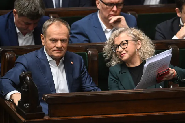 PiS: "Trzyma w szufladzie projekt ustawy o uzgodnieniu płci". Ministra Kotula obroniona w Sejmie