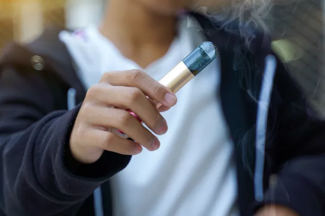 Sejm za zakazem sprzedaży wszystkich typów e-papierosów osobom nieletnim