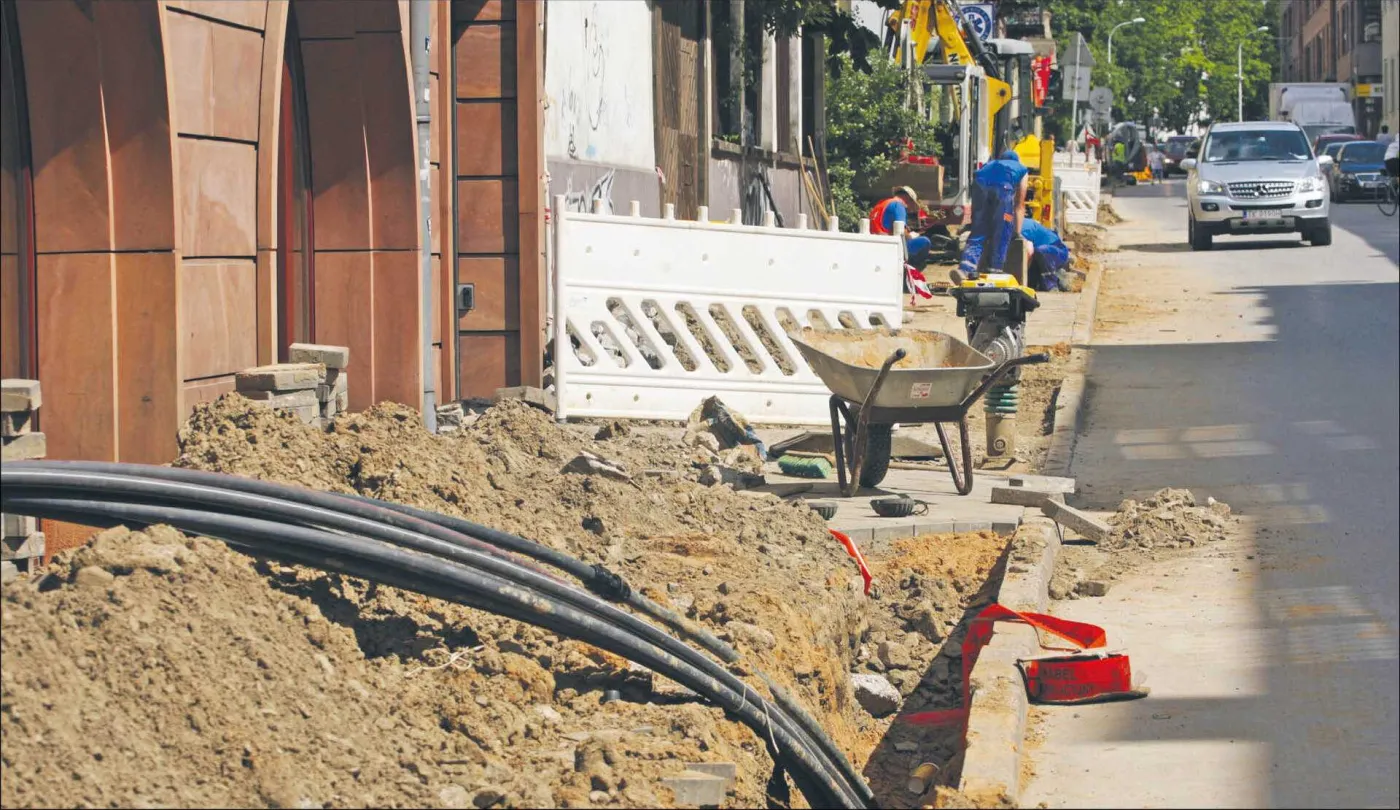 Trwa spór o kontrolę nad światłowodami