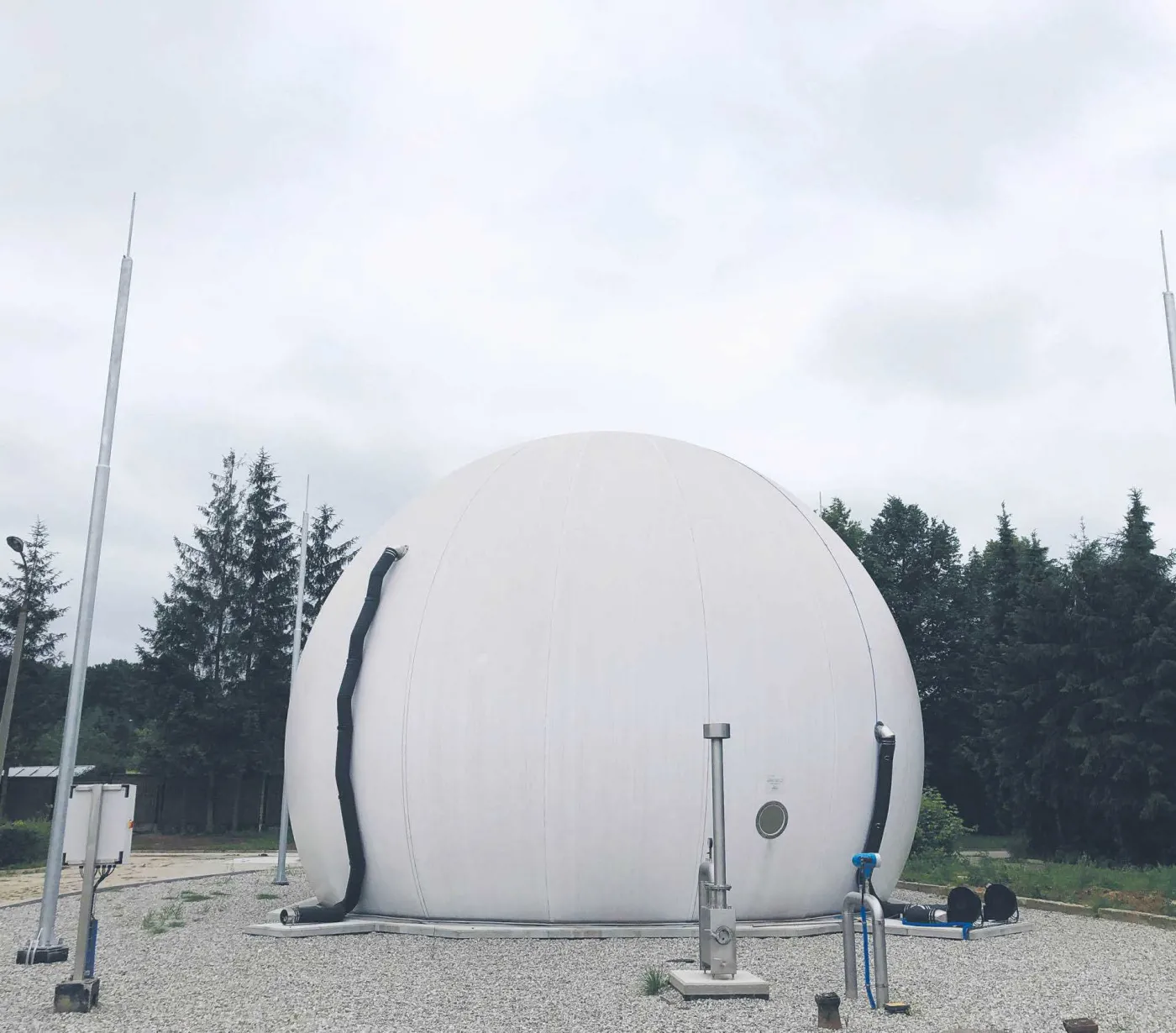 Zbiornik na biogaz w oczyszczalni ścieków przy Browarze Okocim