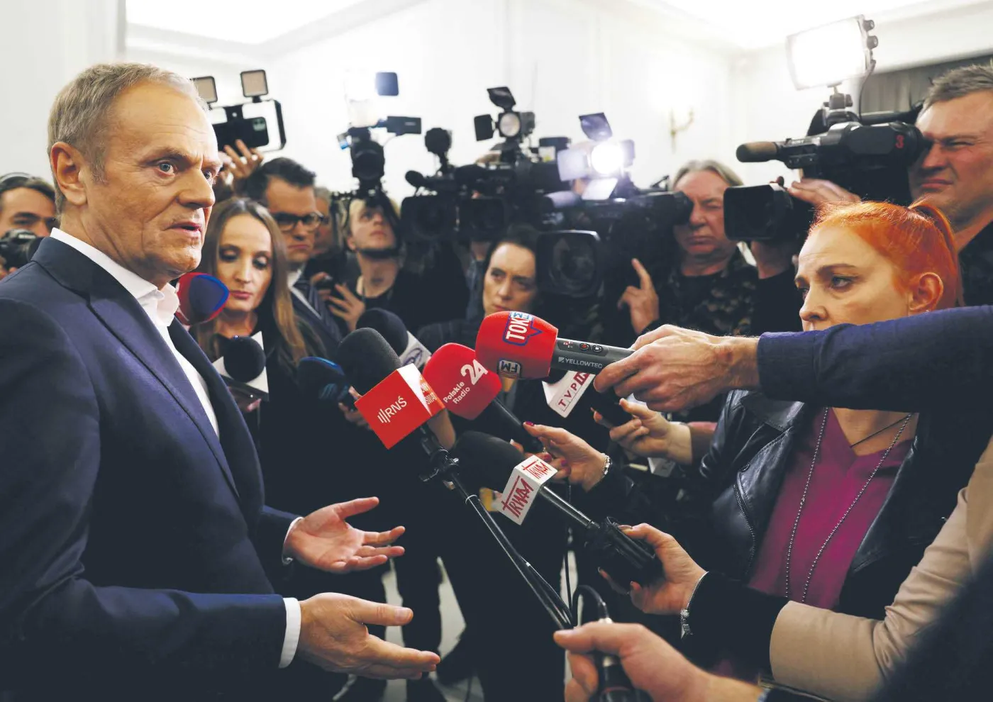 Morawieckiemu kończą się zaliczki, Tuskowi – czas