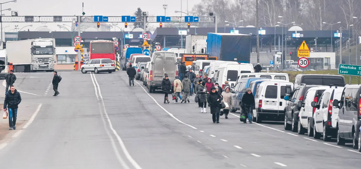 Długa kolejka do normalności