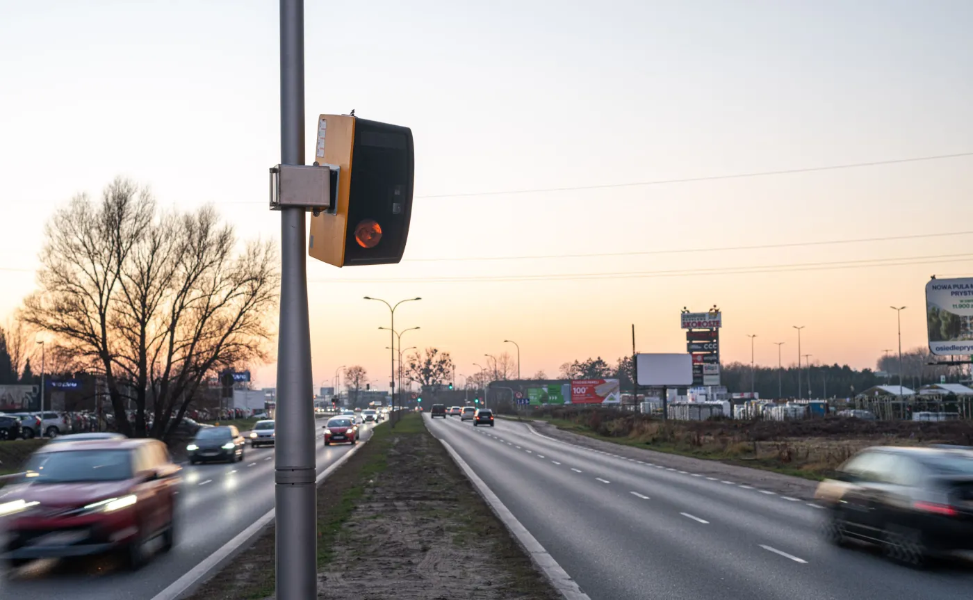 Fotoradar TraffiStar SR390 na Al. Jerozolimskich w Warszawie