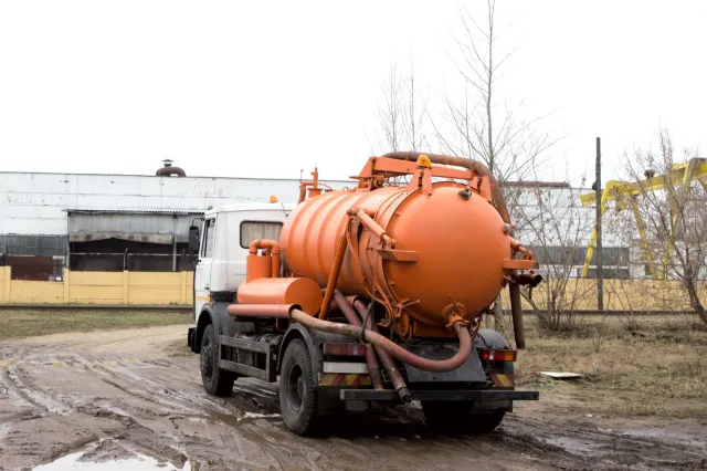 Koszmar w kolejnych polskich domach. Odcinają wodę, a smród niesie się po okolicy