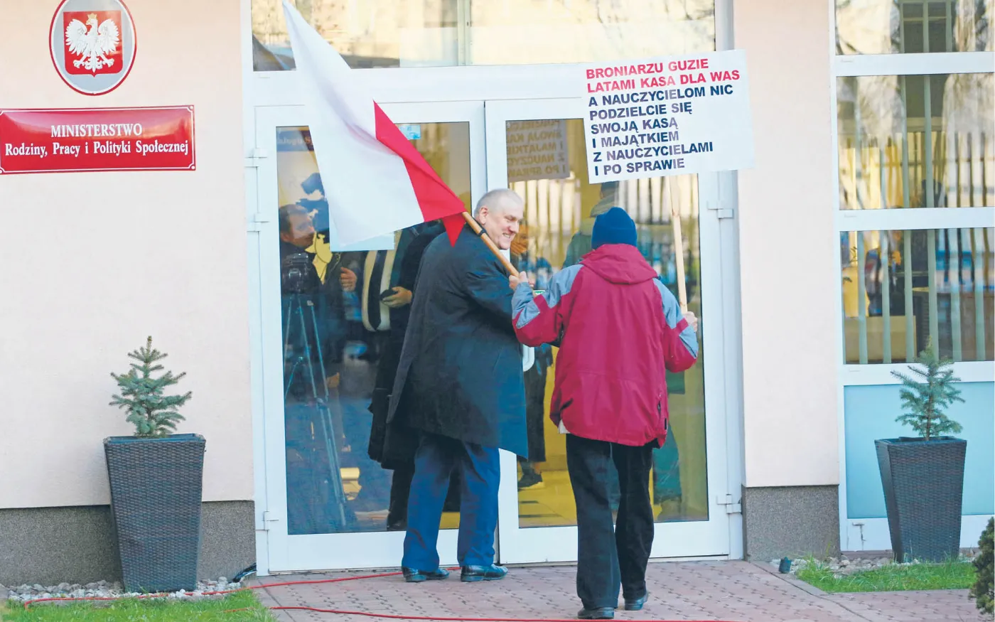 Rząd na wojnie psychologicznej z pedagogami