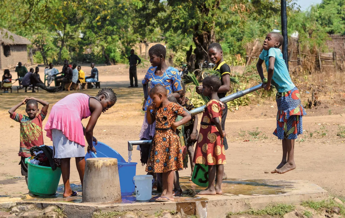 Susze i powodzie, które w ostatnich latach na przemian dotykają mieszkańców Malawi, powodują, że drobni rolnicy mają coraz niższe zbiory