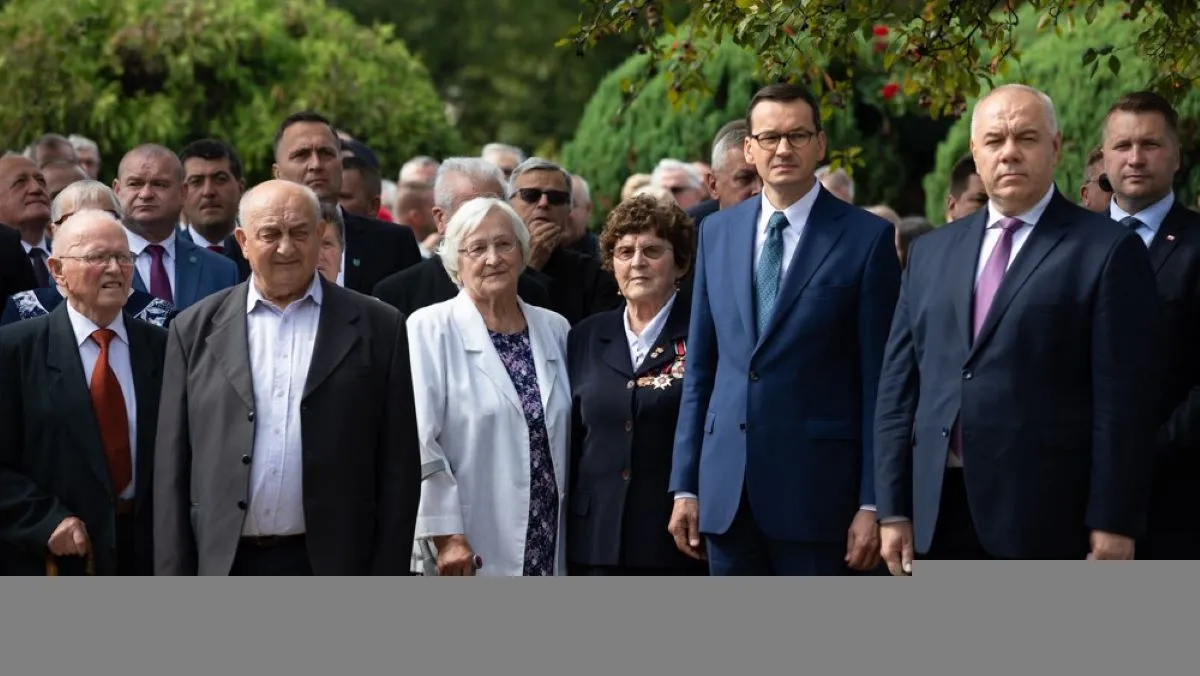 80. rocznica bombardowania Frampola. Premier Mateusz Morawiecki, a obok niego Jacek Sasin i Przemysław Czarnek