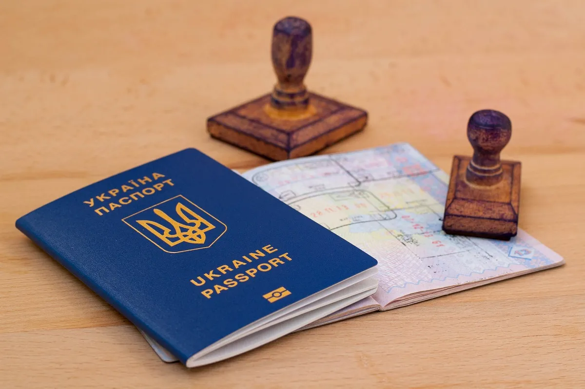 ukraiński paszport ukraiński ukraina ukrainie ukrainy stemple stempel pięczęć pieczątka wiza wizy pozwolenie schengen