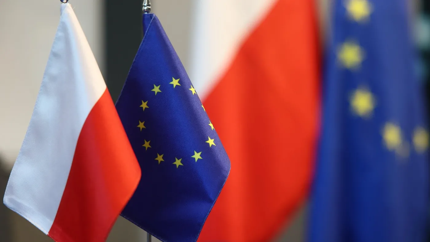 flagi Polski i UE