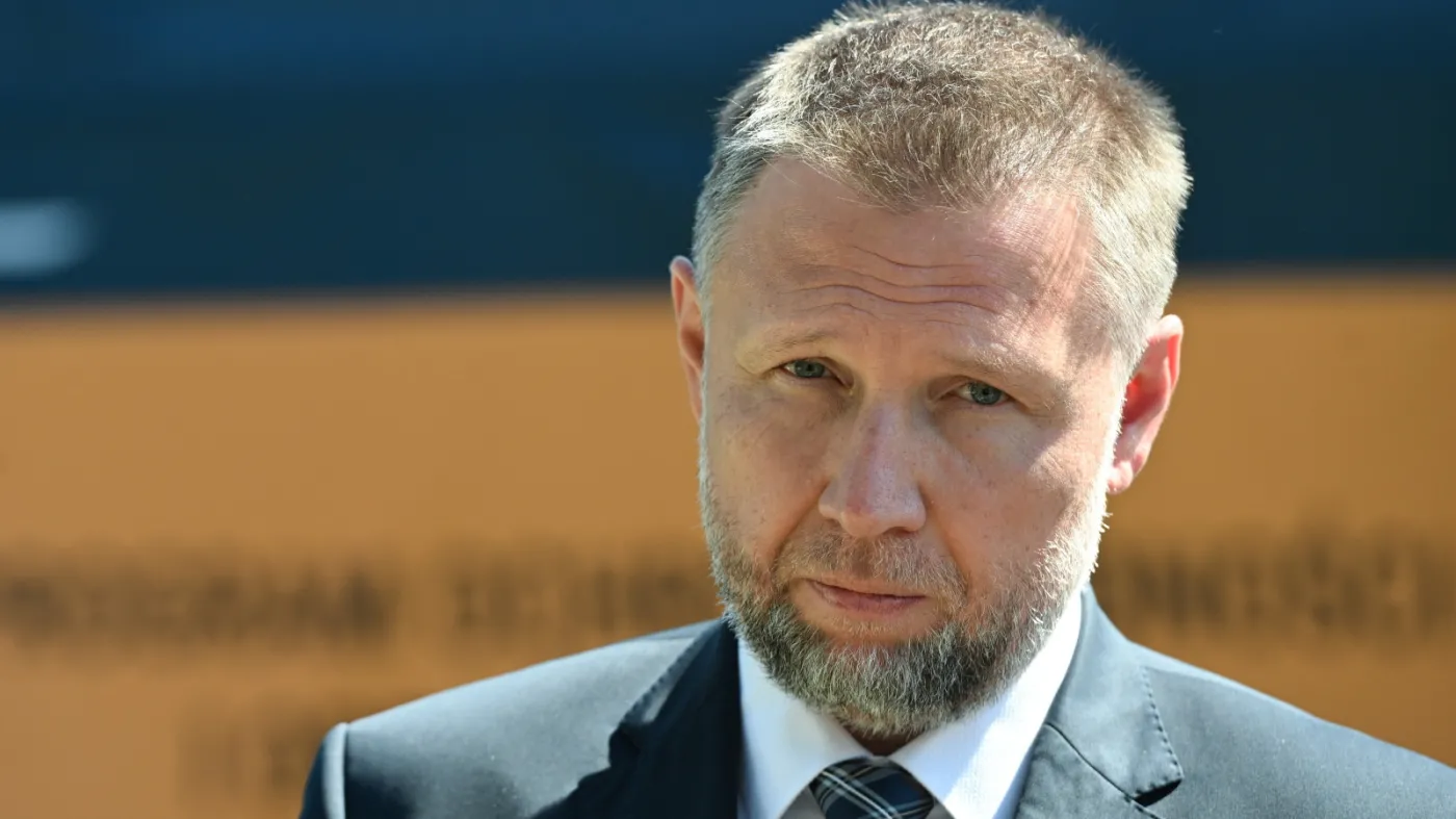Szef MSWiA pod ostrzałem polityków opozycji. Jak jego pracę oceniają Polacy? Sondaż