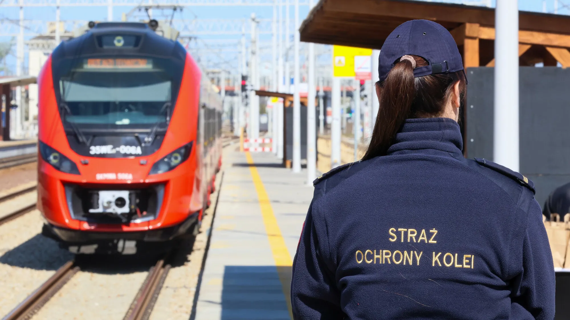 Większe uprawnienia dla Straży Ochrony Kolei? Wśród propozycji resortu możliwość prewencyjnego sprawdzania osób i bagaży