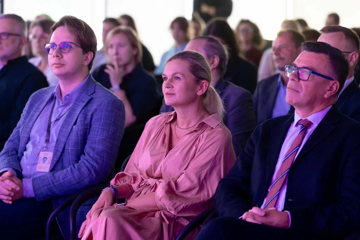 AI wchodzi do szkół, nauczyciele uczą się, jak nad nią panować