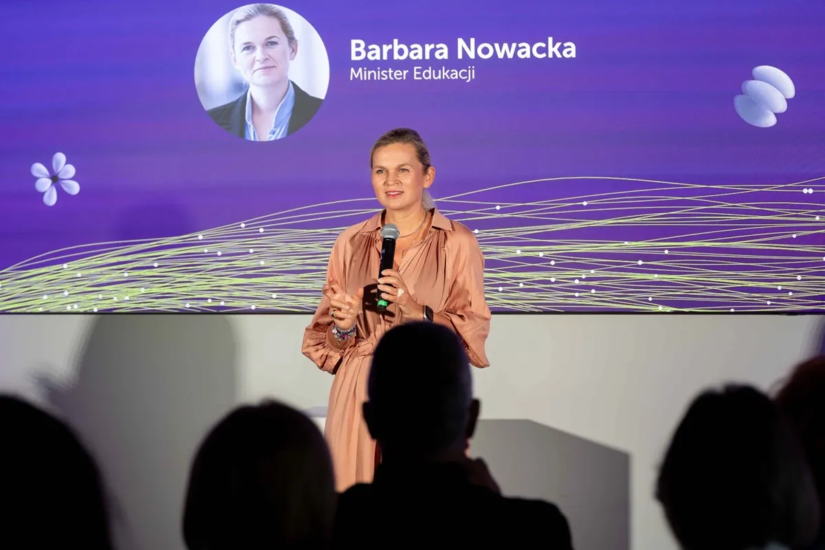 AI wchodzi do szkół, nauczyciele uczą się, jak nad nią panować