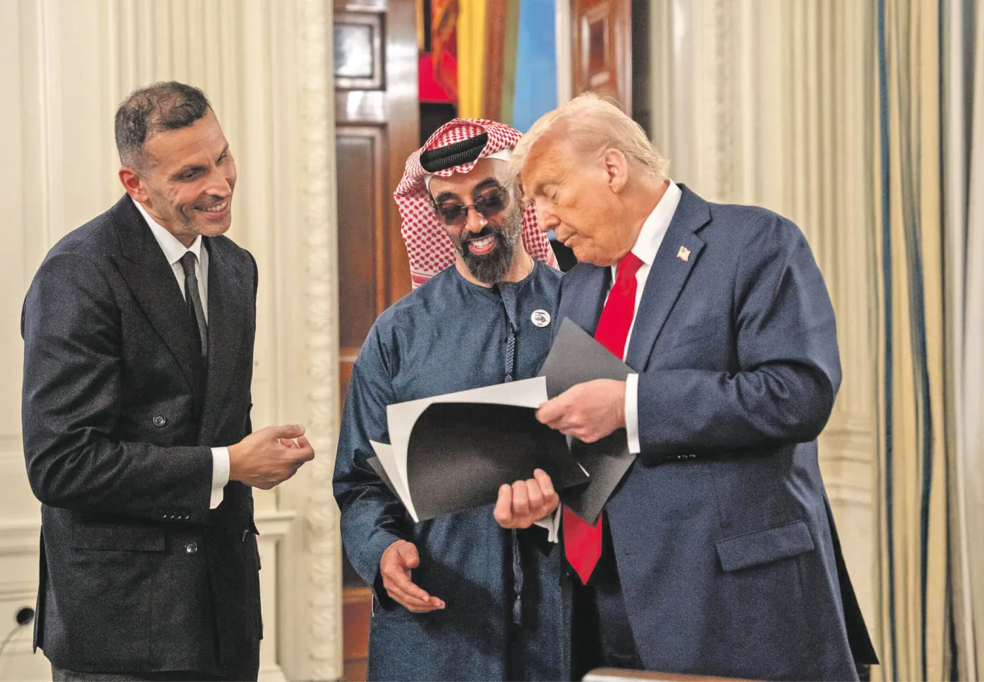 Kryptowaluty, memecoiny i interesy z szejkami. Jak Donald Trump bogaci się na prezydenturze