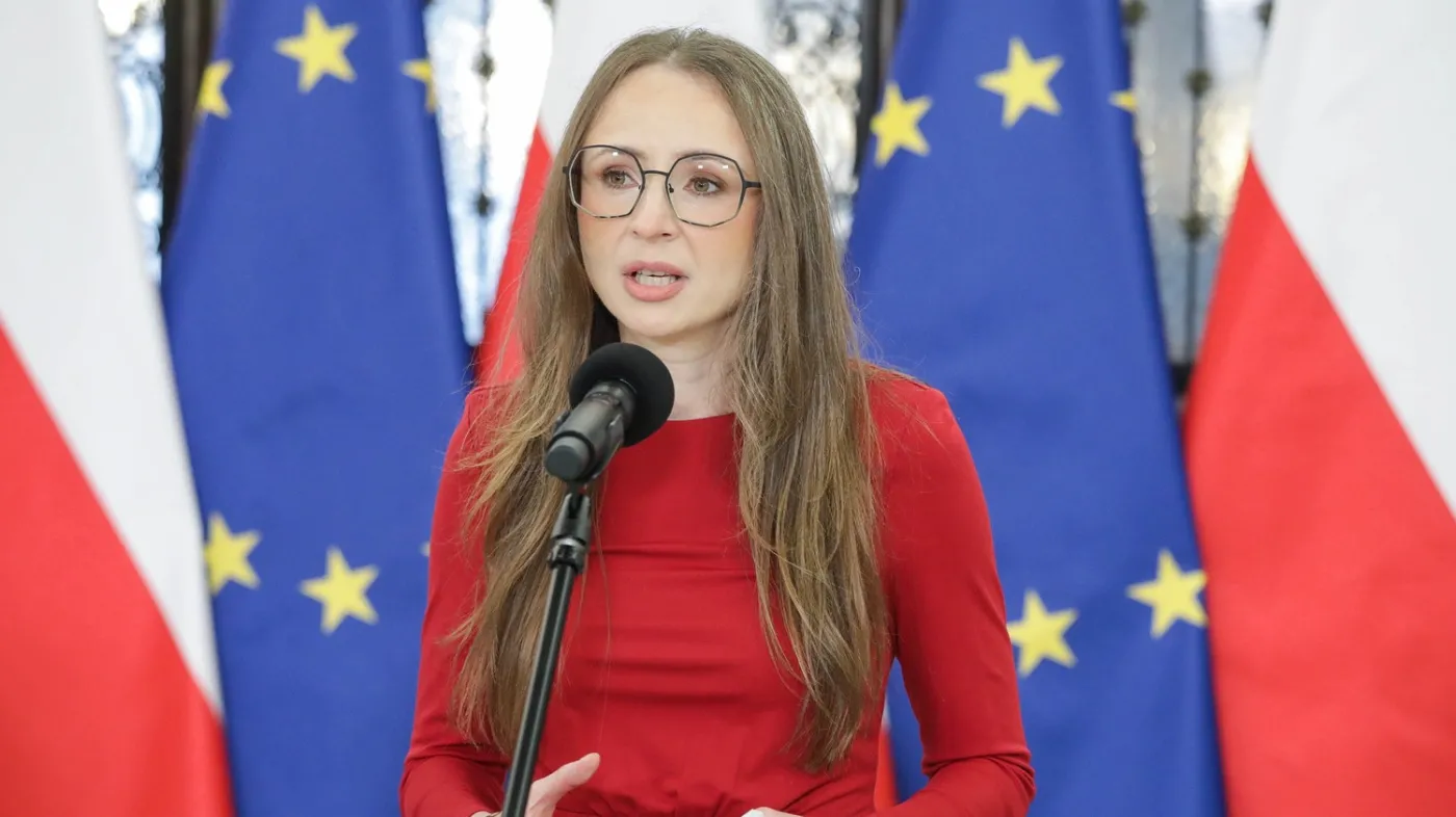 Minister rodziny, pracy i polityki socjalnej Agnieszka Dziemianowicz-Bąk na konferencji prasowej w Sejmie
