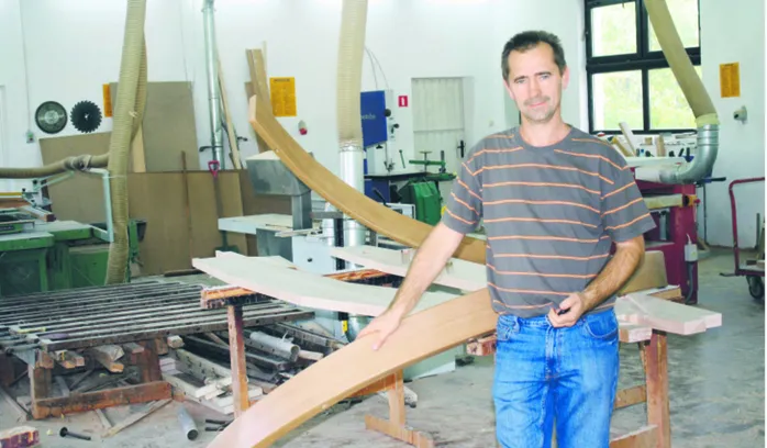 Stolarz z powołania postawił na specjalizację – schody i drzwi