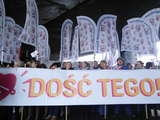 Manifestacja nauczycieli przeciwko rządowym zmianom w ustawie o systemie oświaty i Karcie Nauczyciela