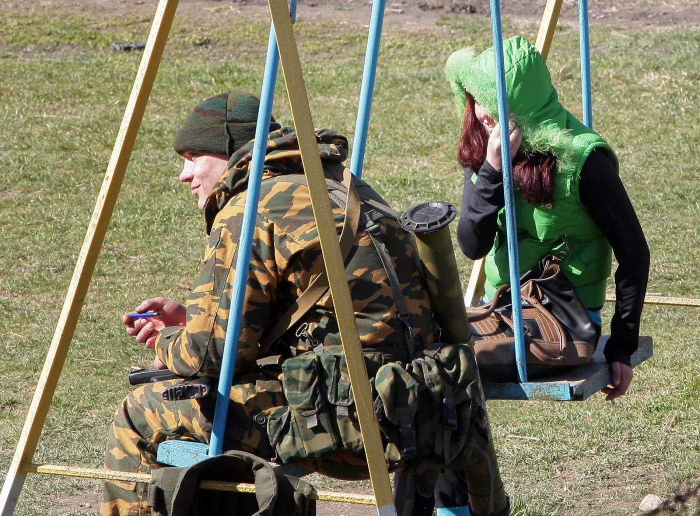 Żołnierze - najprawdopodobniej rosyjscy - na Krymie.