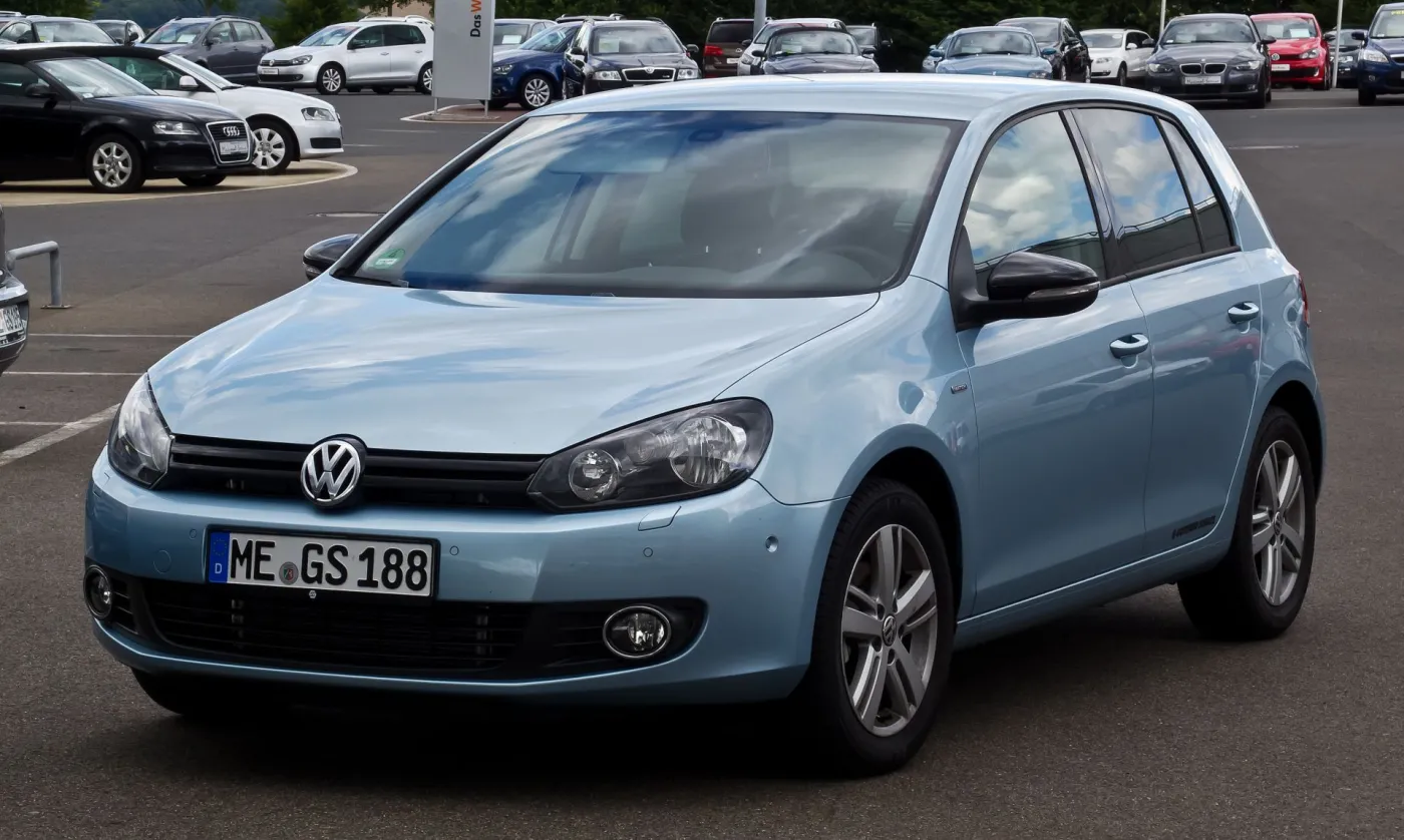 1375390-vw-golf-1-4-tsi-match-vi-frontansicht-25-august-2012-velbert.jpg