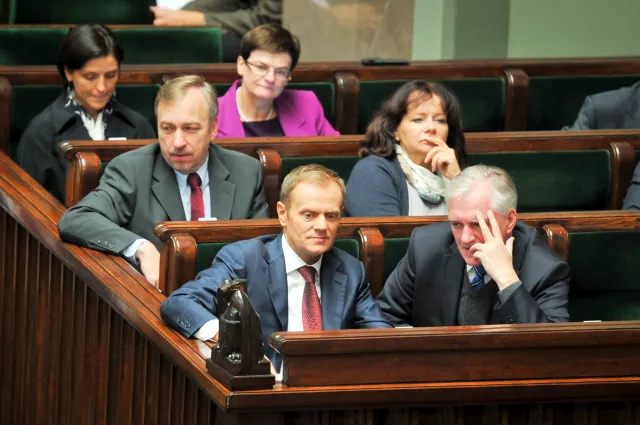 Gowinowcy zagrozili OZE, OFE i budżetowi