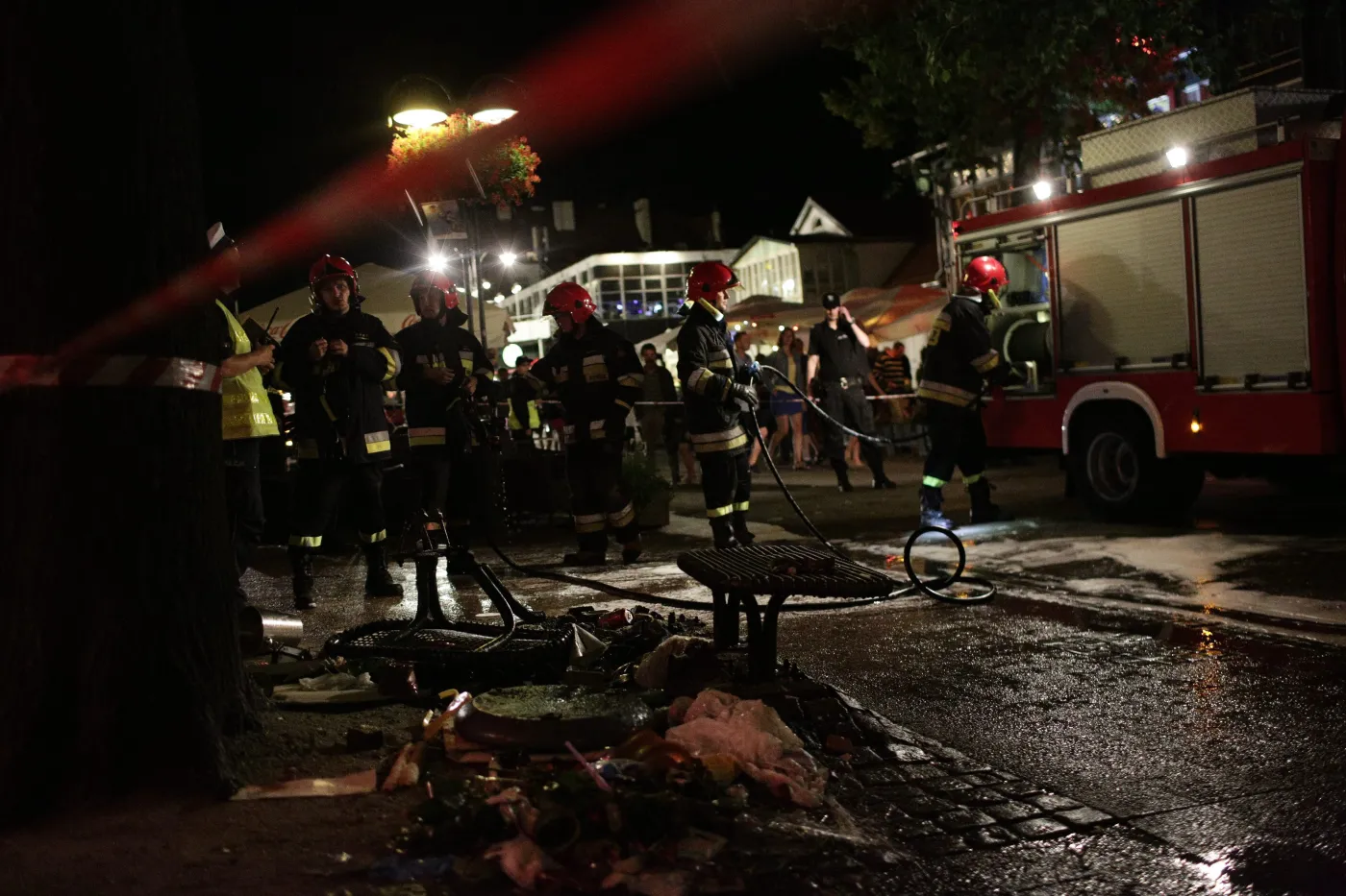  ul. Bohaterow Monte Cassino . Kierowca czerwonej Hondy potracil 11 osob podczas swojego rajdu po deptaku 