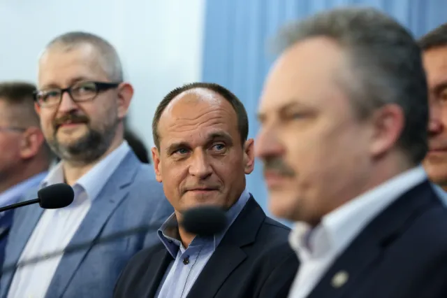 Paweł Kukiz o podwyżkach dla urzędników: To program "Koryto plus"