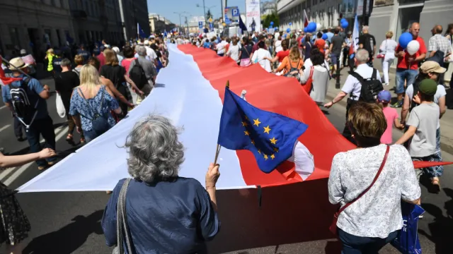 Warszawa: Manifestacja poparcia dla protestujących w Sejmie