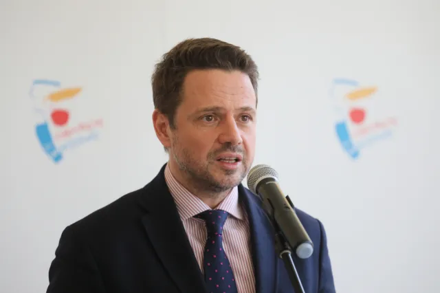 Trzaskowski: Wprowadzamy specjalną platformę do zajęć on-line w warszawskich szkołach