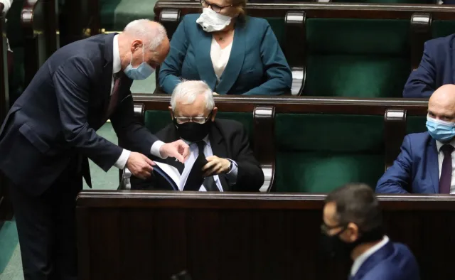 Sejm rozpoczął posiedzenie. Zajmie się projektem noweli w ustawie covidowej i zmianami w działach administracji
