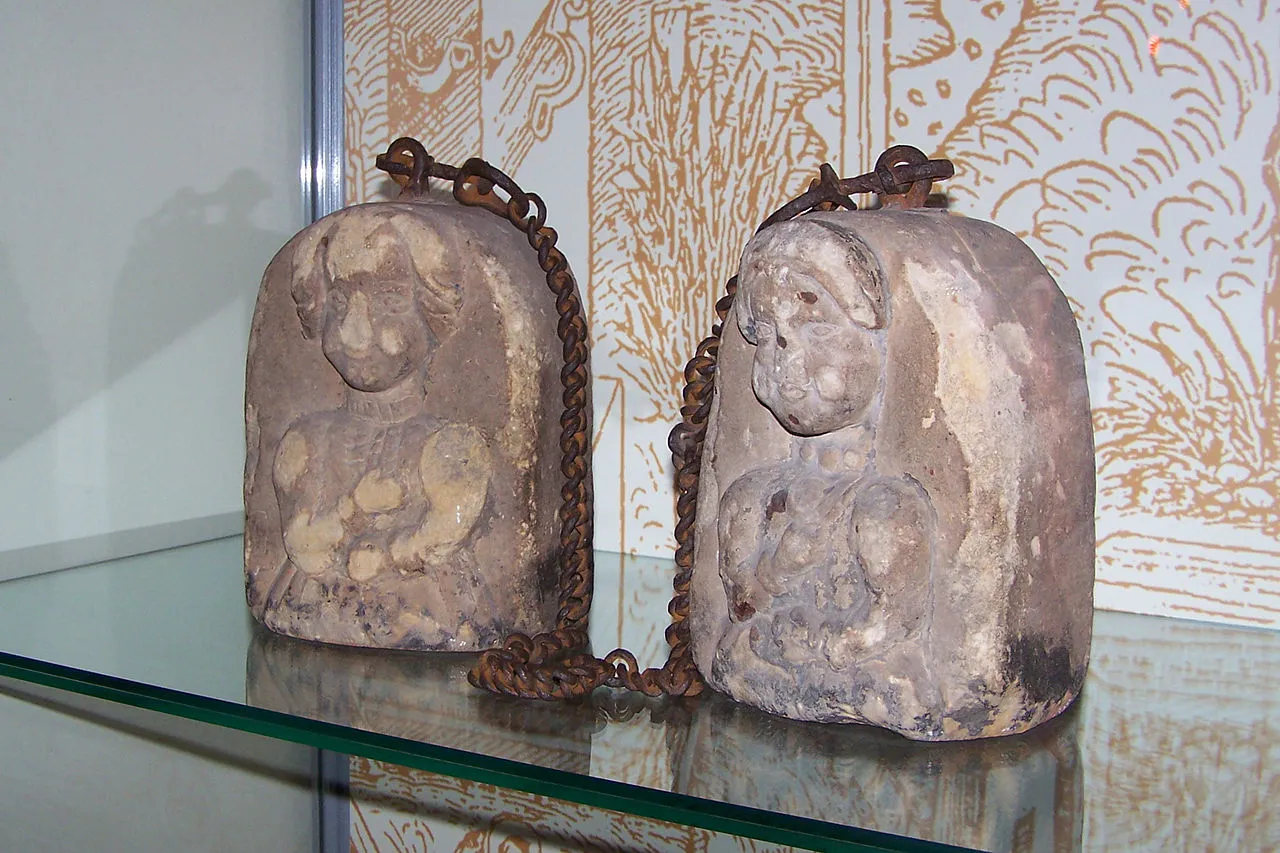 823091-1280px-muzeum-ziemi-lubuskiej-muzeum-tortur-kamienie-hanbiace.jpg