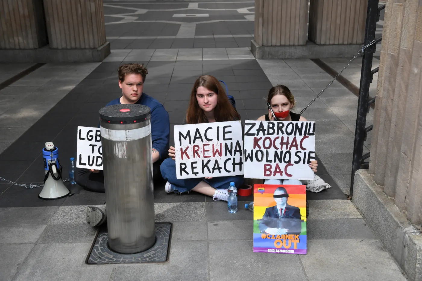 Protest pod MEiN. Wiceminister wyszedł do pikietujących