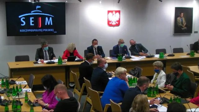 Komisja sejmowa rozpatrywała wniosek ws. immunitetu prezesa NIK. Banaś opuścił salę