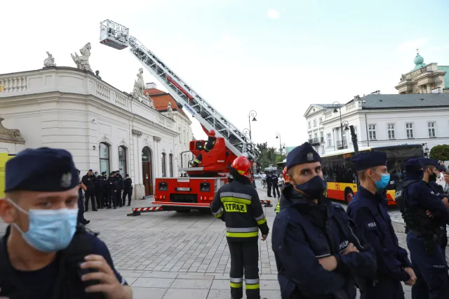 Protesty przeciw "lex TVN" w niemal 100 miastach Polski