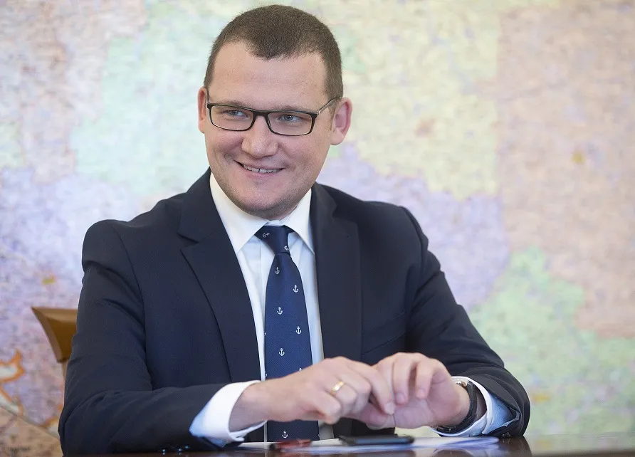 Szefernaker: Pomożemy wszystkim, którzy szukają schronienia w Polsce [WYWIAD]
