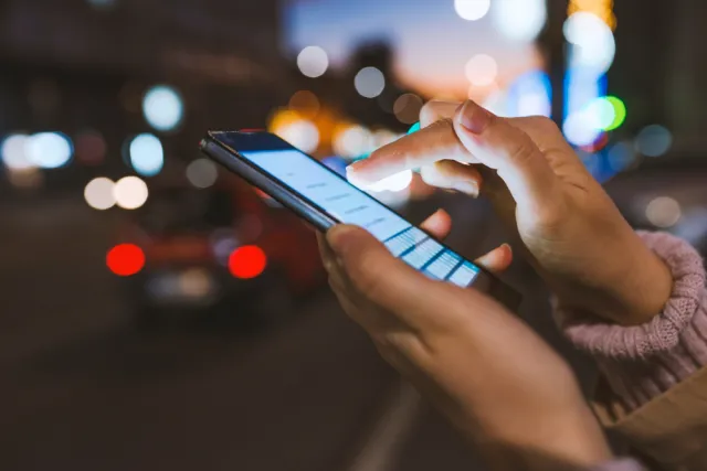 Zamówienie na telefony komórkowe dla rządu naruszało zasady uczciwej konkurencji