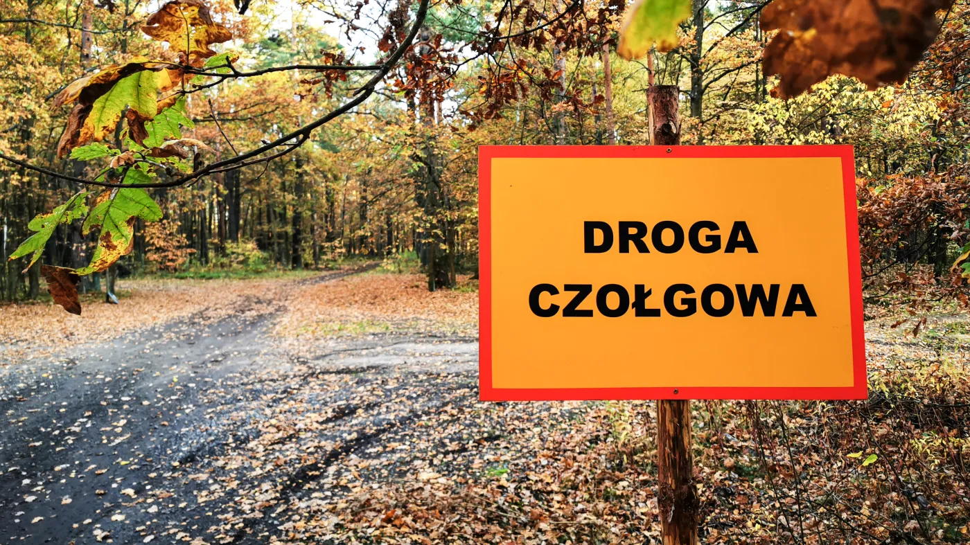 Wypadek na poligonie. Dwóch żołnierzy wpadło pod pojazd gąsiennicowy. Jeden zmarł