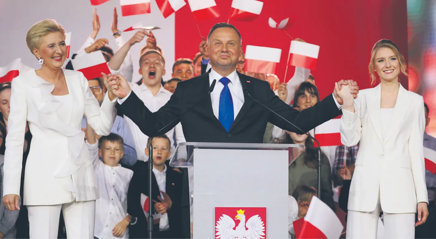 Pęknięcie na niemal równe połowy