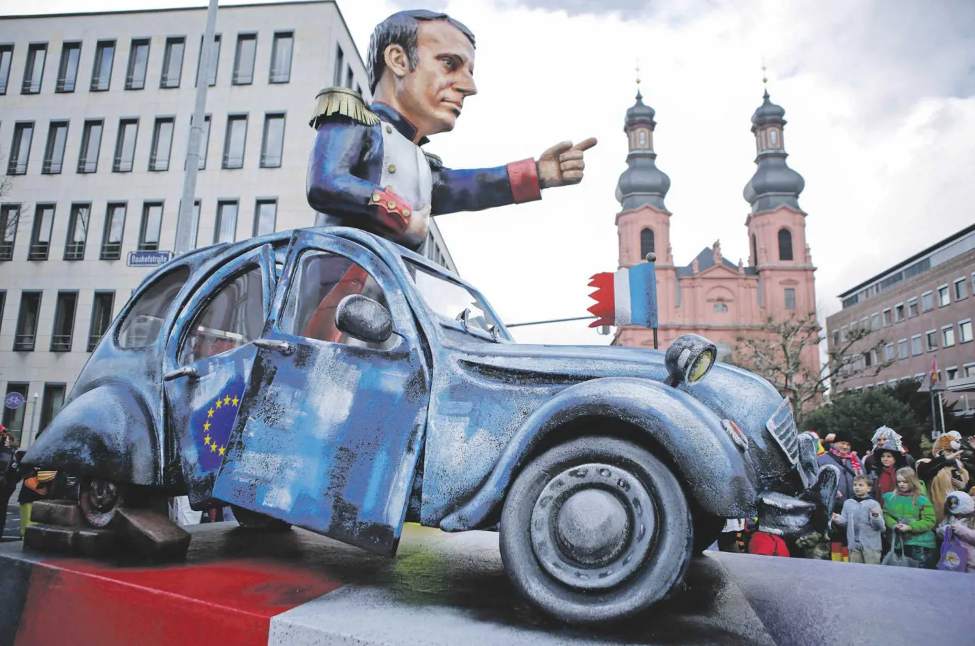 Macron a konstytucja. Francuski profesor prawa o kryzysie instytucji