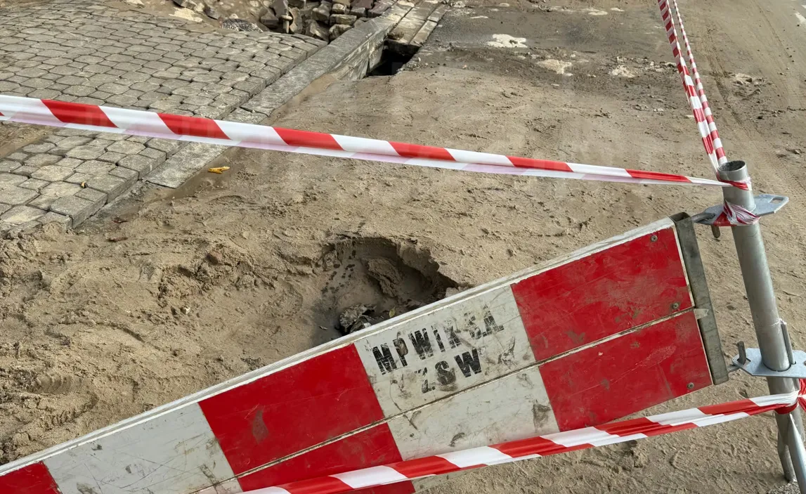 Ulica zapadła się w Warszawie